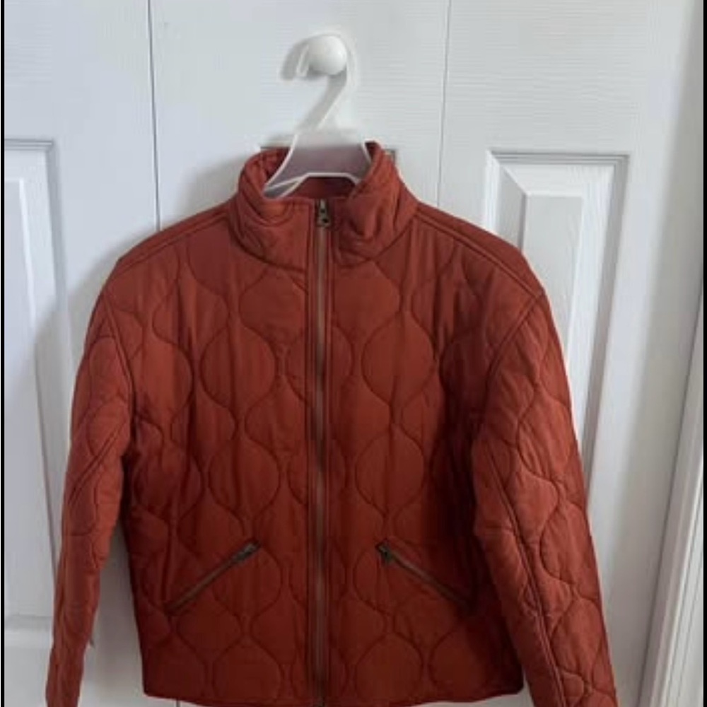 Women’s quilted jacket 
Size: Small